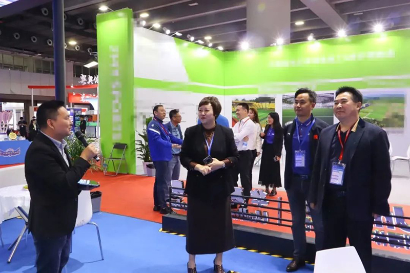 华夏北斗星技术总经理郑燕浩讲解产品与技术